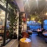 Hotel Premium Hotel, Mediterranean Food & Mezze Bar Momchilgrad
