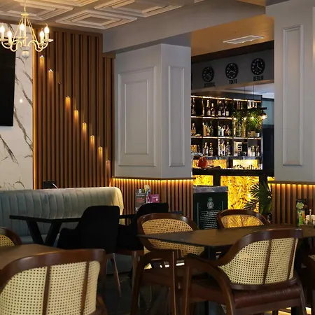 호텔 Premium Hotel, Mediterranean Food & Mezze Bar