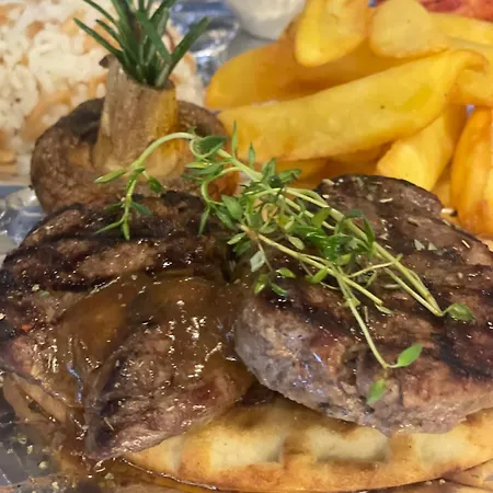 Premium Hotel, Mediterranean Food & Mezze Bar * 몸칠그라드