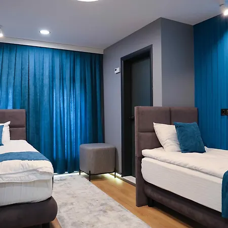 Premium Hotel, Mediterranean Food & Mezze Bar * 몸칠그라드