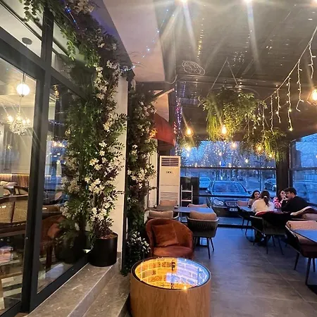 호텔 Premium Hotel, Mediterranean Food & Mezze Bar 몸칠그라드