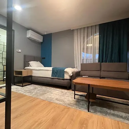 Premium Hotel, Mediterranean Food & Mezze Bar 호텔