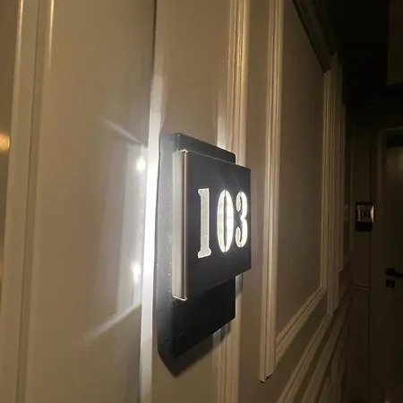 Premium Hotel, Mediterranean Food & Mezze Bar 호텔 몸칠그라드