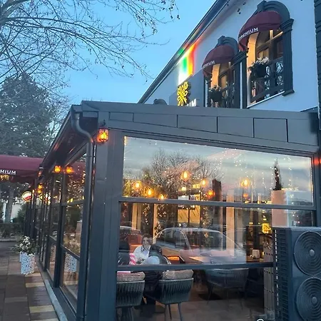 호텔 Premium Hotel, Mediterranean Food & Mezze Bar 몸칠그라드