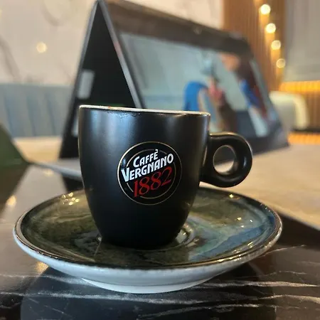 호텔 Premium Hotel, Mediterranean Food & Mezze Bar 몸칠그라드